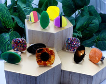 Load image into Gallery viewer, Oval Black Glossy Ring To the Side