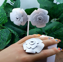Load image into Gallery viewer, Small Flower Leather Earrings - Silver