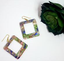 Load image into Gallery viewer, Rounded Square Hoop Earrings