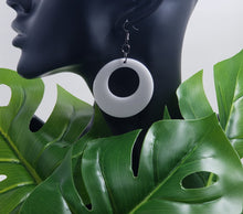 Load image into Gallery viewer, Round Hoop Earrings