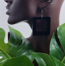Load image into Gallery viewer, Rounded Square Hoop Earrings
