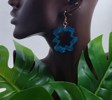 Load image into Gallery viewer, The Curvy Spot Hoop Earrings