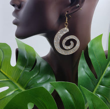 Load image into Gallery viewer, The SWIRL Earrings