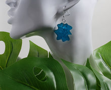 Load image into Gallery viewer, The Curvy Spot Earrings