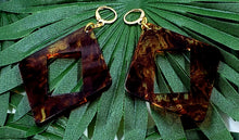 Load image into Gallery viewer, TRIANGLED Hoop Earrings