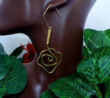 Load image into Gallery viewer, The Gold Rose Wire Earrings