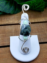 Load image into Gallery viewer, Nugget Stone Ring