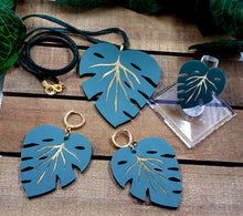 Load image into Gallery viewer, Monstera Leaf Necklace (1 piece) - Women

