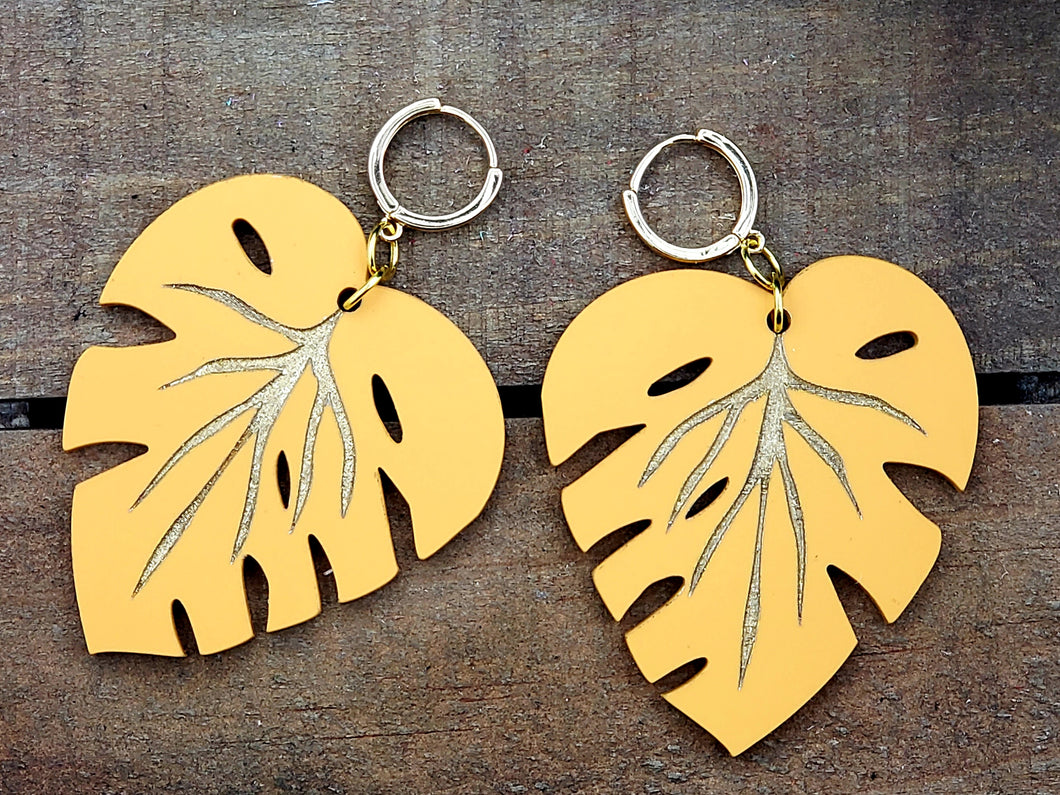 Monstera Gold Vein Leaf Earrings - Gold