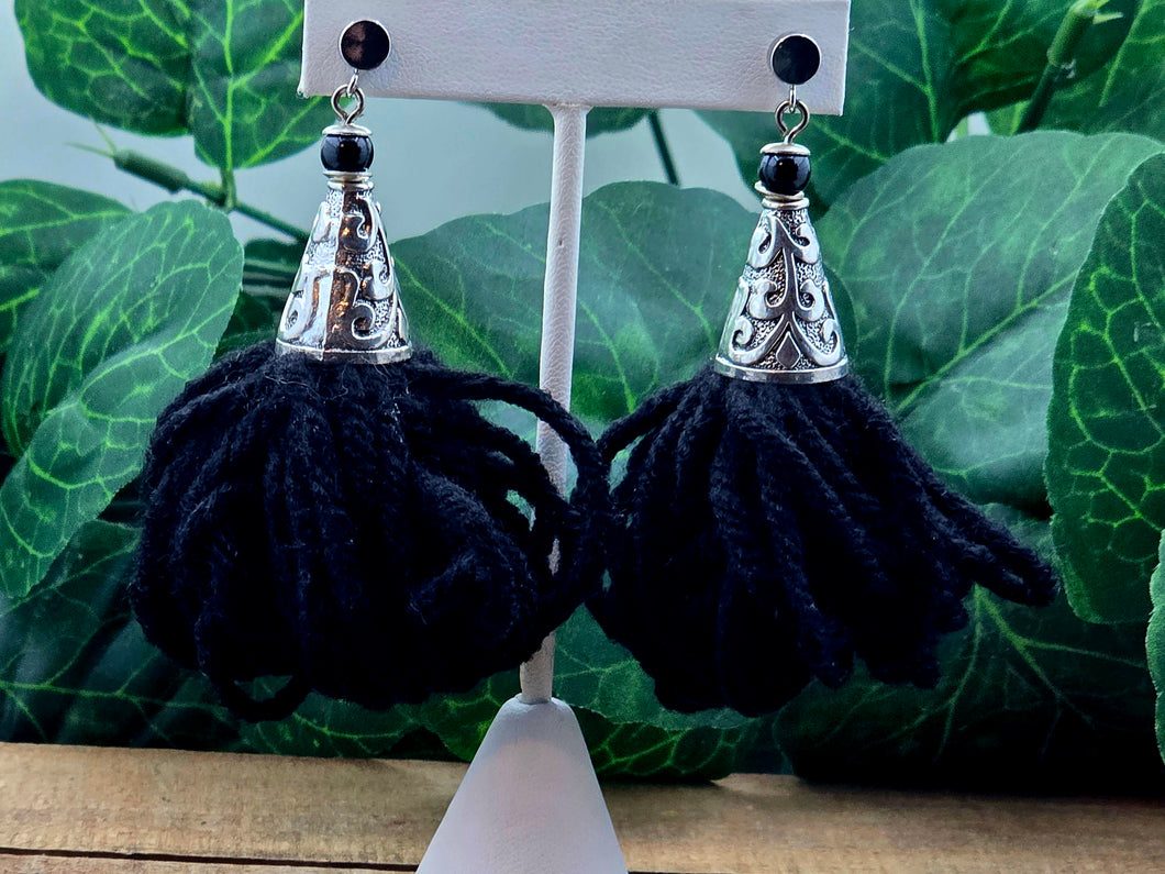 The Queen's Tassel! (Tassel) Earrings - Black/Silver -Mini