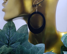 Load image into Gallery viewer, Oval Hoop Earrings
