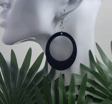 Load image into Gallery viewer, Oval Hoop Earrings
